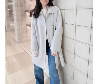 質感淡藍白皙羊絨手工大衣