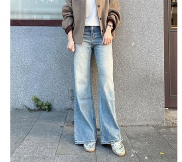 淺牛仔刷色牛仔直筒褲